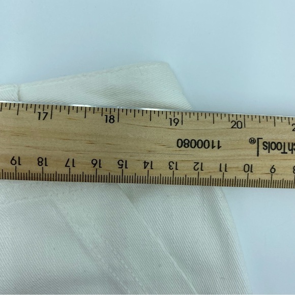 Universal Threads Woman’s Shorts 17 Cargo High Waisted - Picture 5 of 7